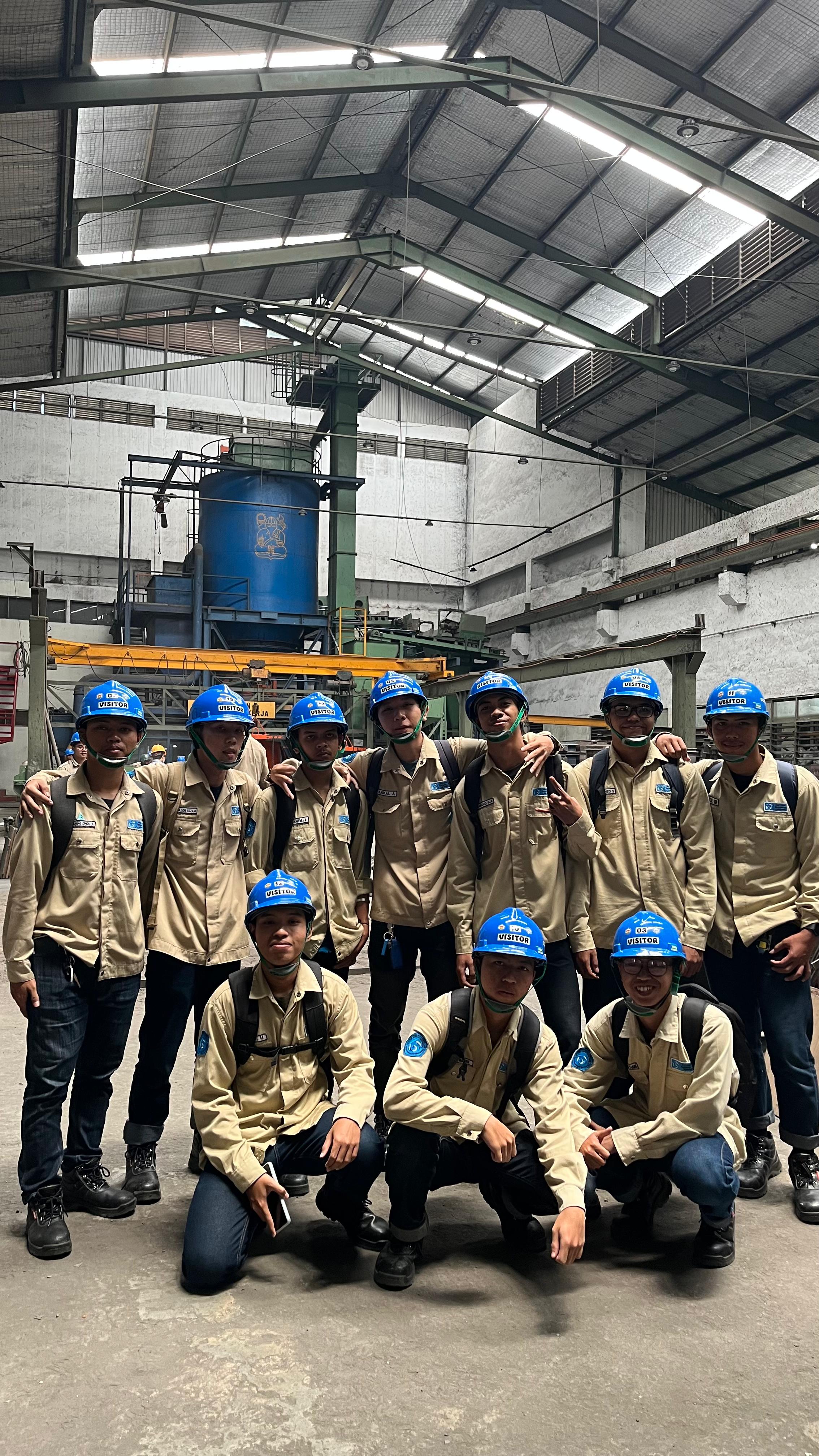 Ketika Lulus Tak Selalu Berarti Siap, Memahami Transisi dari Dunia Kampus ke Dunia Kerja