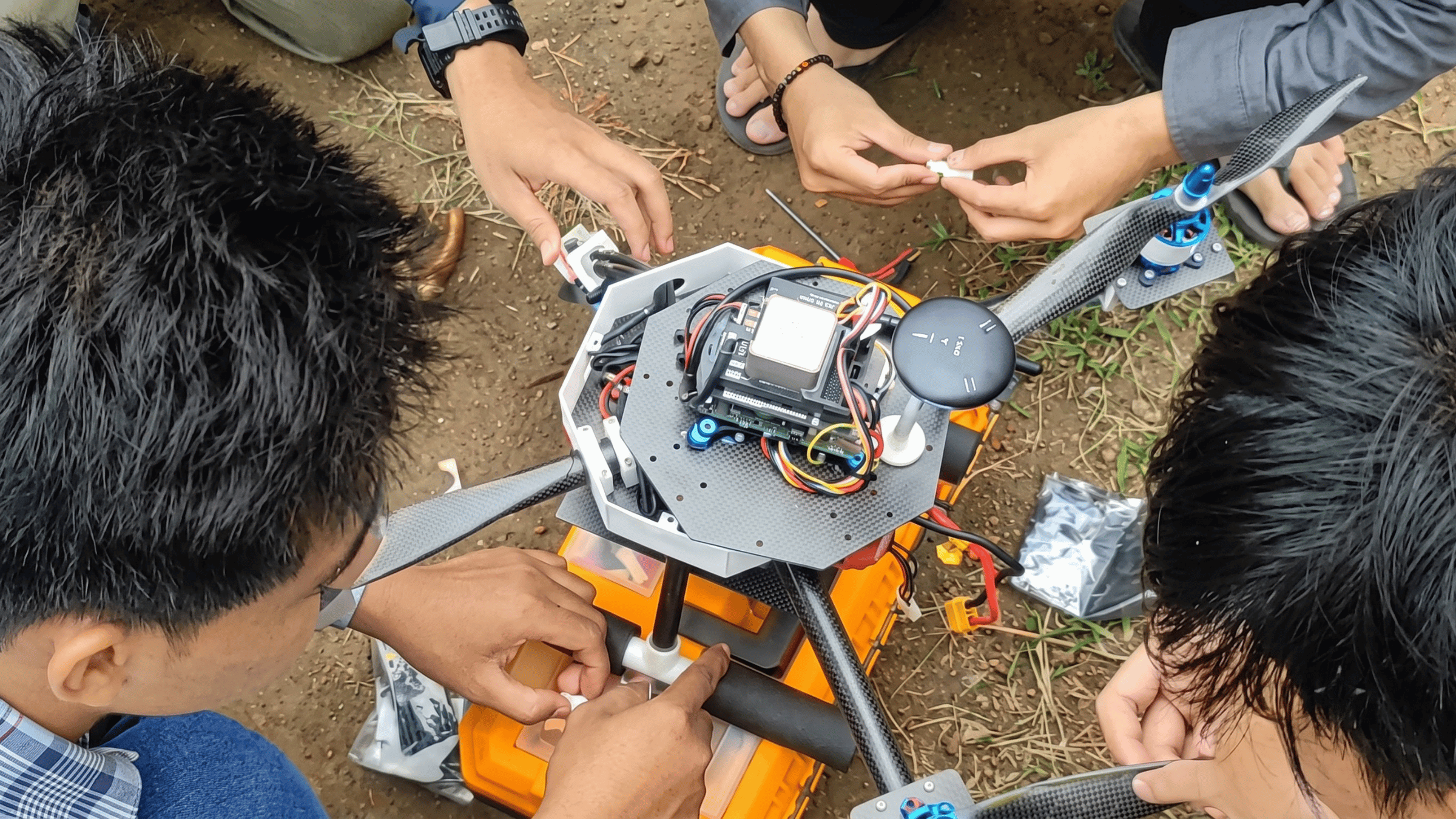UKM Karsa Marintara Lakukan Uji Coba Drone Rancangan Sendiri di Kampus Polman Bandung