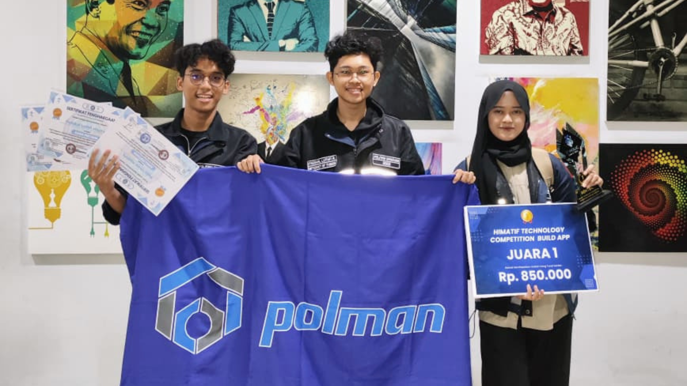 Taklukkan Maraton Coding 13 Jam, Tim Mahasiswa Polman Bandung Sabet Juara 1 Hackathon Build App di UTB