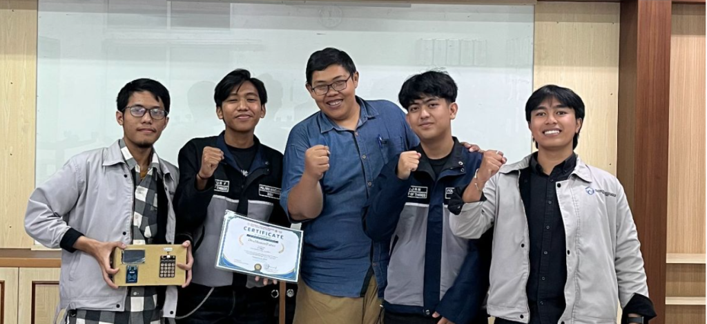 Tim Mahasiswa Polman Bandung Raih Peringkat 2 IoT di Teknocom International Competition 2026