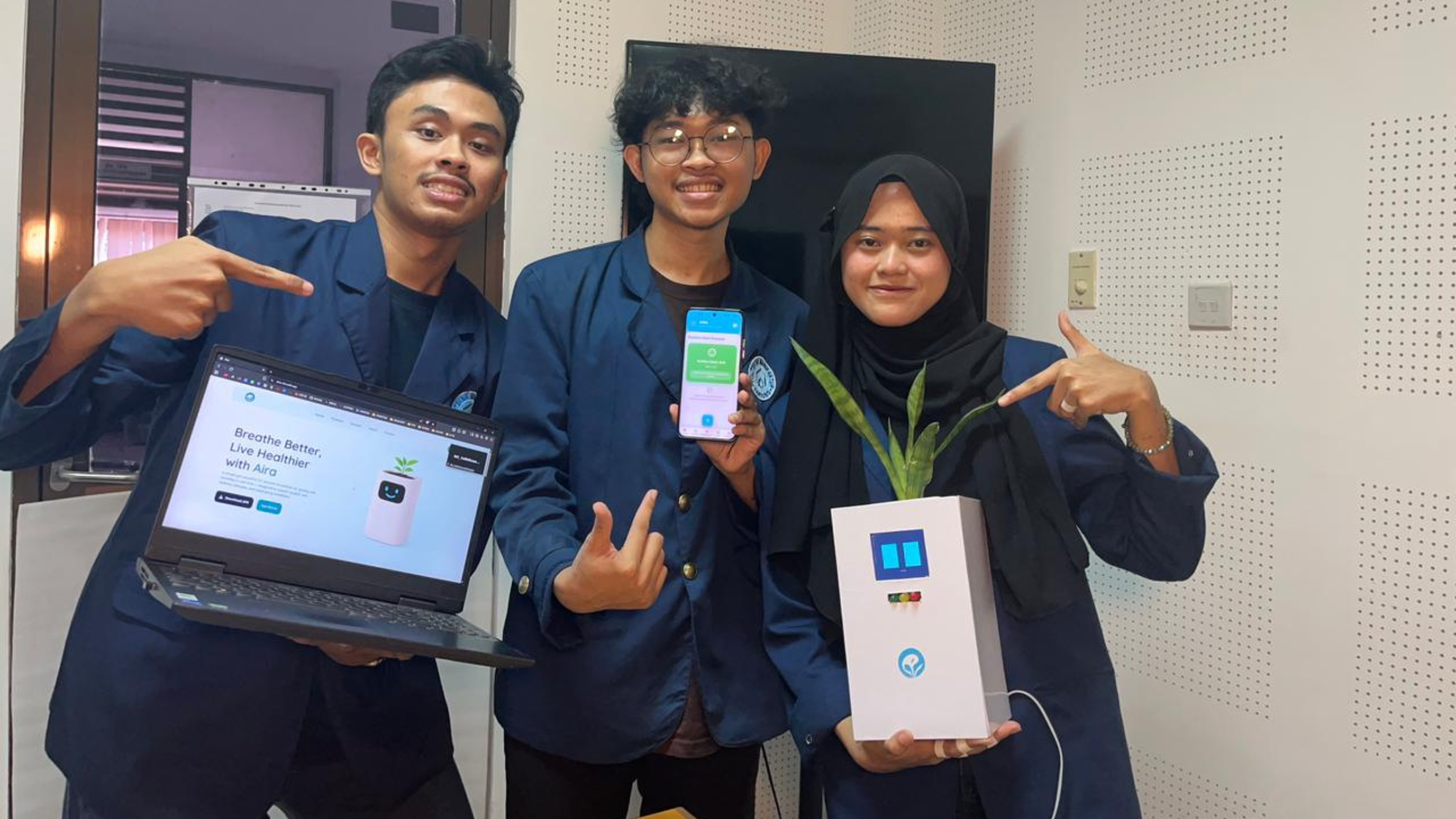 Hadirkan Solusi Cerdas Kehidupan Modern, Tim AOSOGI Polman Bandung Sabet Juara 1 Kategori IoT di iTechnoCup 2025